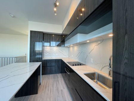 For Lease - 6 David Eyer Road Unit# 916, Richmond Hill, Ontario - Photo 2