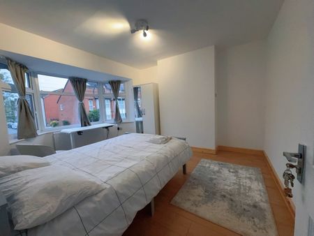 Room in a Shared House, Clarendon Road, M16 - Photo 3