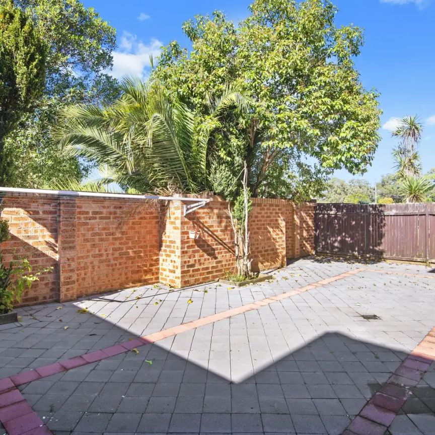 “Extra Large Townhouse In Peaceful Location !!” - Photo 1