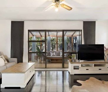 Renovated three bedroom house on Vincent St - Photo 5