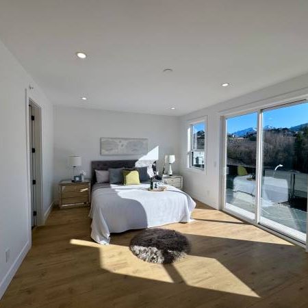 Luxurious Executive Home on Crestview Dr, Chilliwack BC - Photo 1