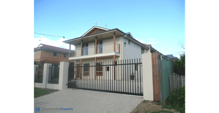 Executive Unit! Prestige Townhouse! - Photo 4