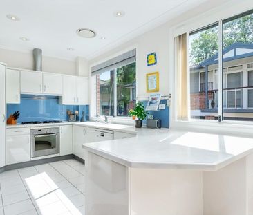 Outstanding contemporary townhouse in exclusive Lane Cove locale - Photo 1