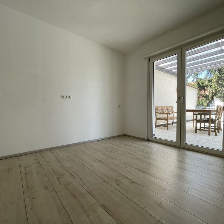 Ruhiger Nachmieter gesucht, für charmante 2 Zi.-Wohnung mit großer Dachterrasse - Photo 1