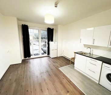 Colney Hatch Lane, N10, London - Photo 5