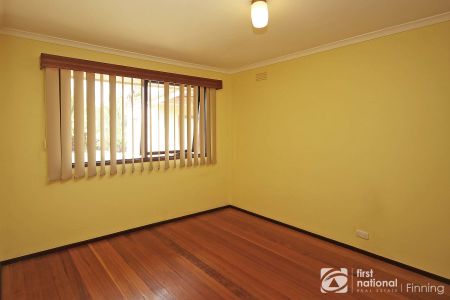 CENTRALLY LOCATED FAMILY HOME WITH BUNGALOW - Photo 4