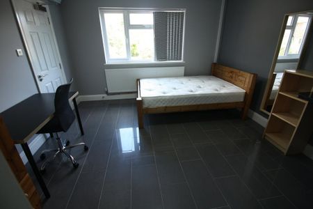 5 bedroom terraced house to rent - Photo 4