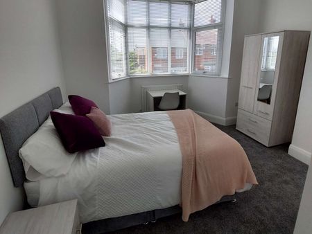 Beautiful -Luxury Co Living in NE4 - 6 Person Shared house - Photo 4