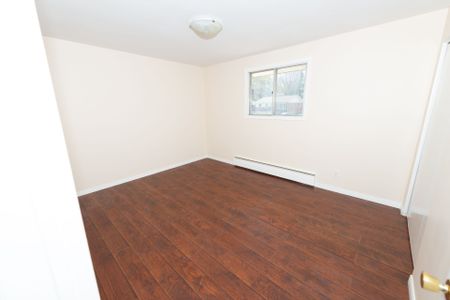 For Lease - 536 Glen Forrest Boulevard, Waterloo, Ontario - Photo 2