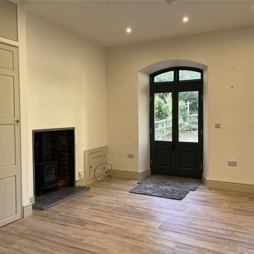 A sensitively modernised three bedroom cottage situated within a complex of Grade II listed buildings and adjoining the National Trust gardens with magnificent views towards the Carneddau mountain range. - Photo 1