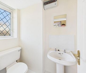 4 bedroom detached house to rent - Photo 2