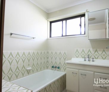 3 BEDROOM RESIDENCE IN PRIME LOCATION - Photo 6