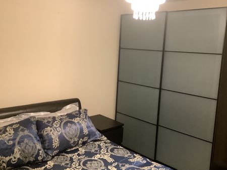2 Bed Flat, Canary Wharf, E14 - Photo 3