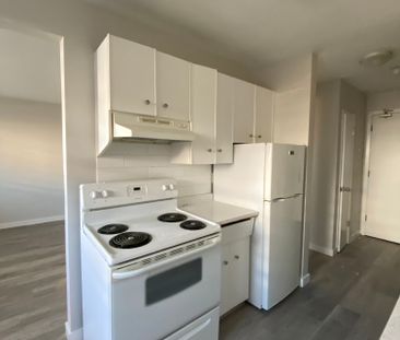 Style Manor - Photo 6