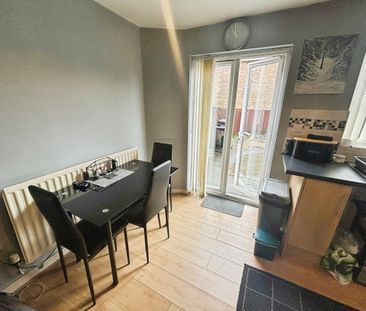 Rhos Y Dderwen, Highfields, Blackwood - Photo 2