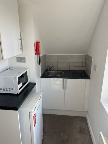 Studio Flat, Hendon Way, NW2 - Photo 3