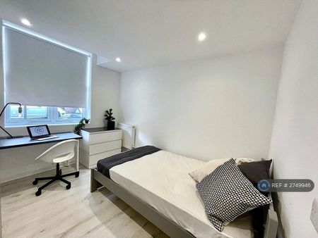 3 bedroom end of terrace house to rent - Photo 3