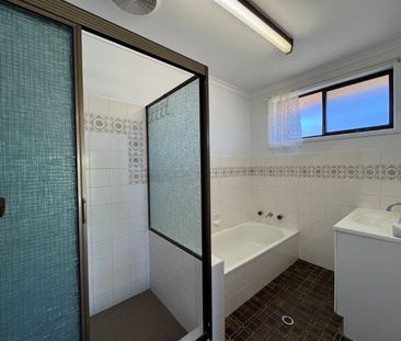 3 BRM BRICK & TILE GOONELLABAH DUPLEX - Photo 5