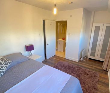 3 Bed Terraced House, Heron Place, SE16 - Photo 6