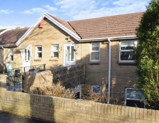 Ravenhill Road, Swansea, SA5 - Photo 1