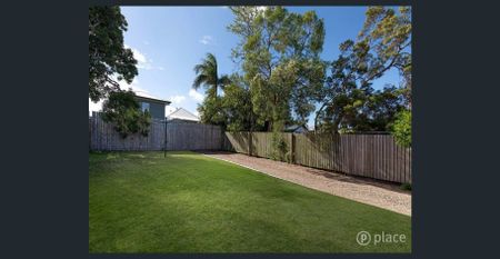Charming Queenslander in Sought After Locale! - Photo 4