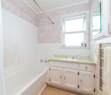 MT ROSKILL, 3 BEDROOMS - Photo 1