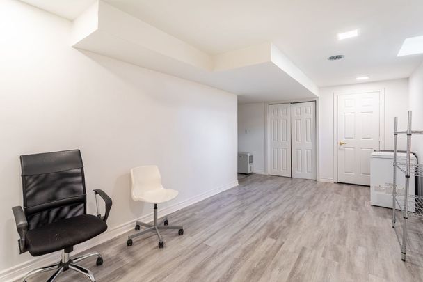 For Lease - 5047 Kempling Lane, Burlington, Ontario - Photo 1