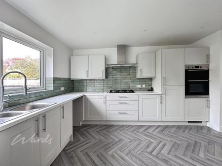 4 bedroom detached house to rent - Photo 4