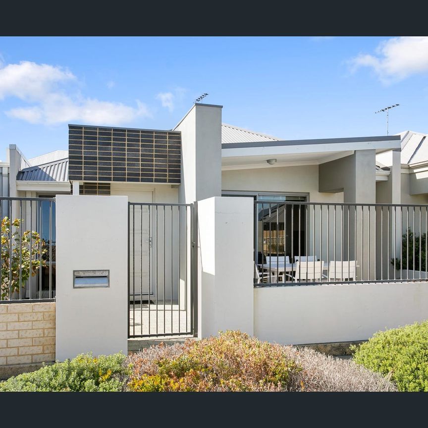 2/198 Hamilton Road, Spearwood, WA 6163 - Photo 1