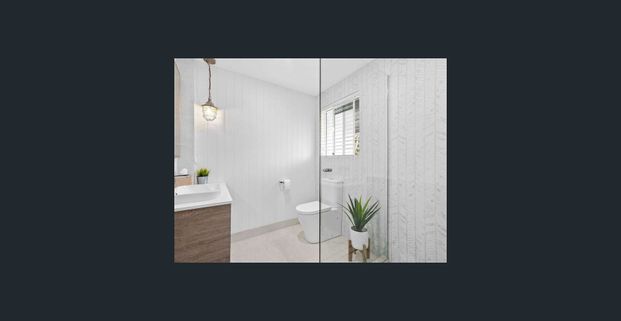 Stylish Beachside Living With Roof Top Balcony - Photo 1