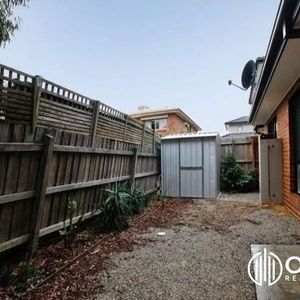 3 Bedroom Townhouse FOR LEASE!! - Photo 2