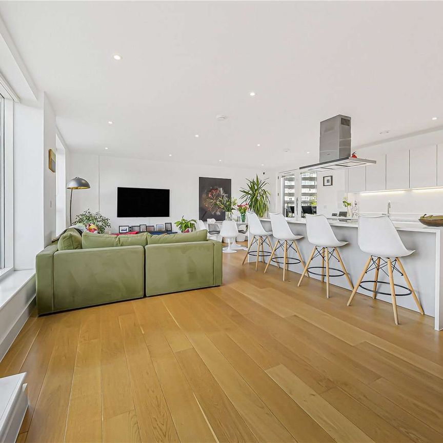 An impressive three-bedroom penthouse, featuring a concierge, on-site gym, and beautifully landscaped communal gardens, available to rent in Lichfield House, NW6. - Photo 1