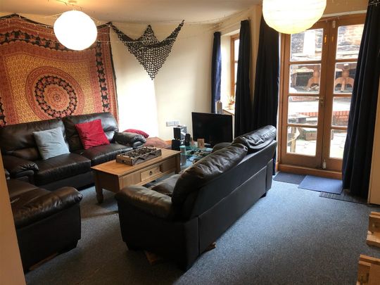 Johnny Ball Lane, Bristol - Photo 1