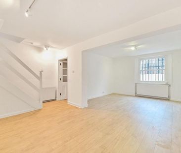 4 bedroom terraced house to rent - Photo 1