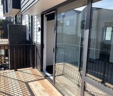 3 bedroom architecturally designed terraced house - Photo 6