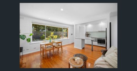 Light-Filled Living in a Quiet Golf-Course Pocket - Photo 2