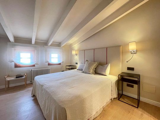 Lujoso apartamento amueblado, 2 dormitorios, terraza, parking, ascensor Casco Antiguo, Palma. - Photo 1