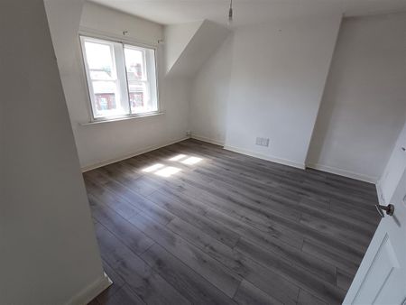 White Lion, Cowbridge Road West, Cardiff - Photo 2