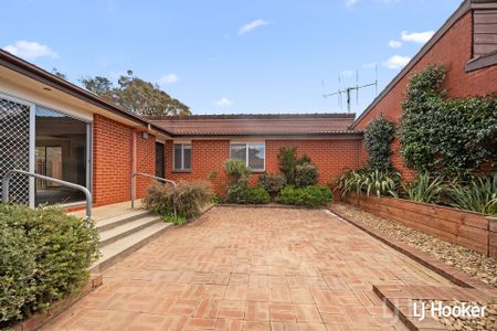 5/47 Christopher Crescent, Queanbeyan NSW 2620 - Townhouse For Rent | Domain - Photo 5