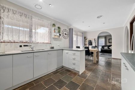 3 BEDROOM & STUDY MASSIVE CARPORT HUGE GARAGE AREA - Photo 5