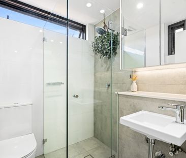 Contemporary Oversized Luxurious One Bedroom Apartment - Photo 4