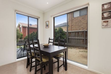 8 St Johns Court, South Morang. - Photo 4