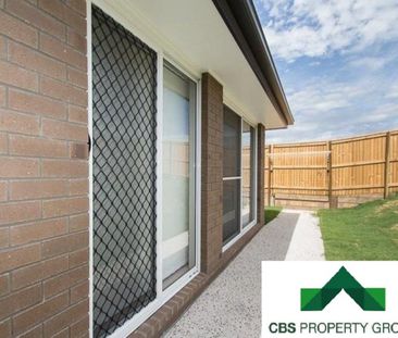 STYLISH, MODERN & SPACIOUS HOME - Photo 2