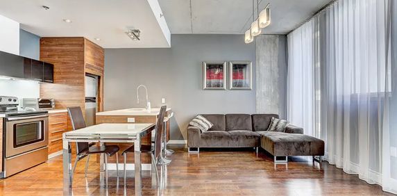 Old Port - Superb 2 Bed 2 Bath Loft - Photo 2