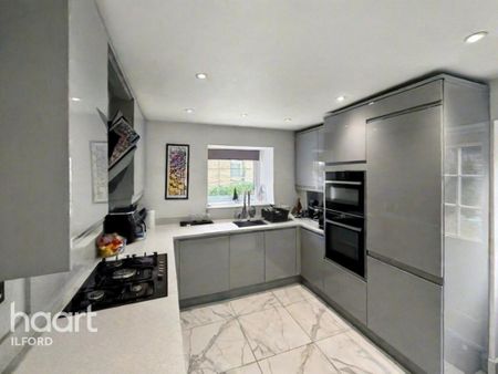 3 bedroom detached house to rent - Photo 3