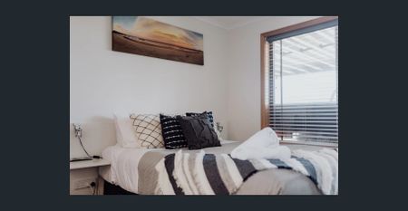 Walk In, Fall in Love with the View - Photo 2