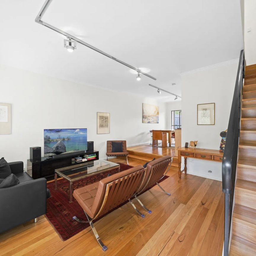 Sunblessed 'terrace style' townhome, deep gardens - Photo 1