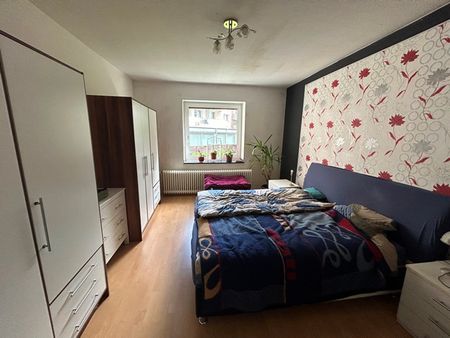 Helle 3 Zimmer Wohnung im Erdgeschoss mit großer Terrasse und Garten! - Foto 3