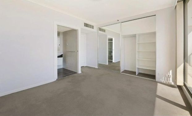 PRIME LOCATION EASY ACCESS TO EVERYWHERE - SHORT WALK TO WESTFIELD - Photo 1