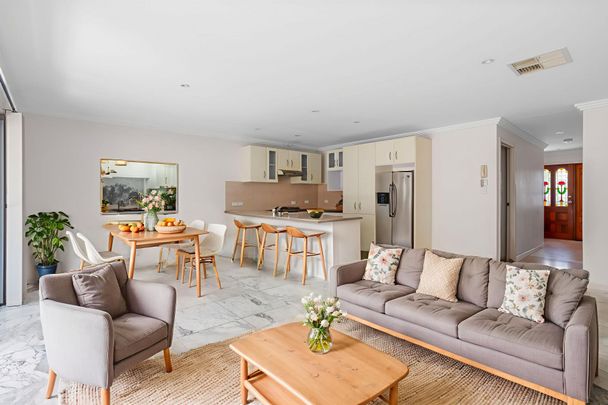 3-Bed, 2-Bath Townhouse in Boutique Coorparoo Locatioon - Photo 1